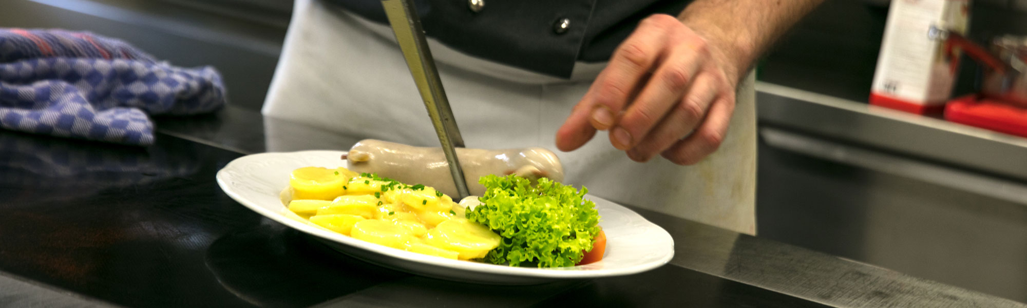 Header-Ueber-uns-Jobs-Kueche-Siedwurst-Kartoffelsalat